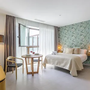 cervantes-suites-by-helo.hotelsinnerja.org/
